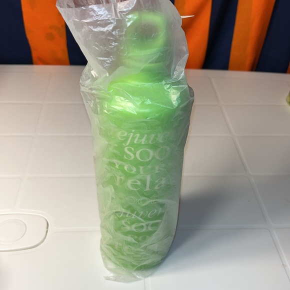New with tag aluminum water bottle present company all over print green - Picture 7 of 7